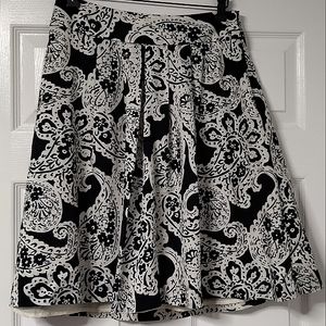 Merona Black and Off White Paisley Skirt Size 4